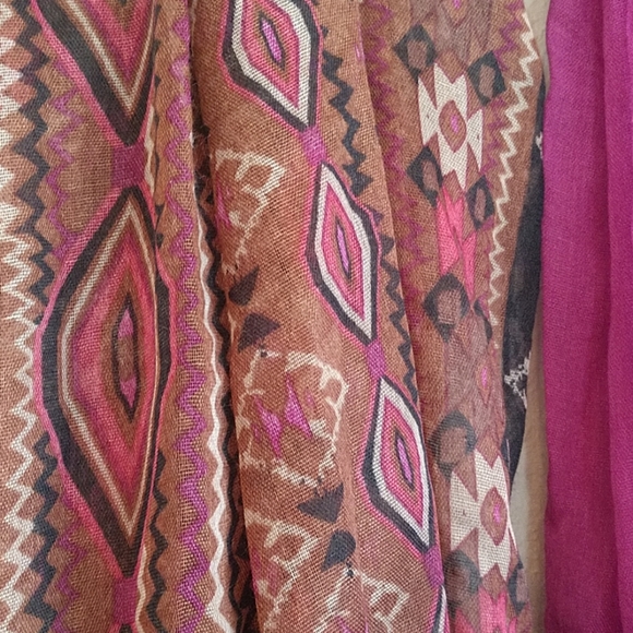 Aztec Print Infinity Scarf Set - Picture 4 of 5